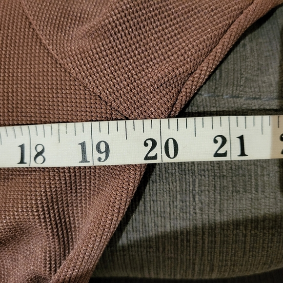 NESS Brown V-Neck Short Sleeve Top - Picture 3 of 3